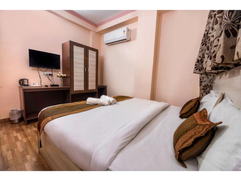 Hotel Bleue Mont Varanasi Dış mekan fotoğraf