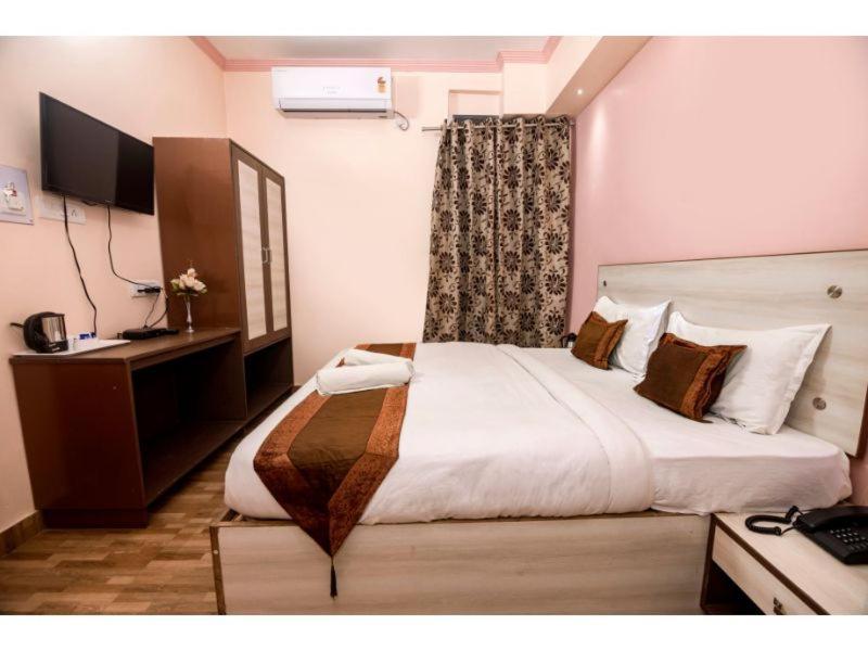 Hotel Bleue Mont Varanasi Dış mekan fotoğraf